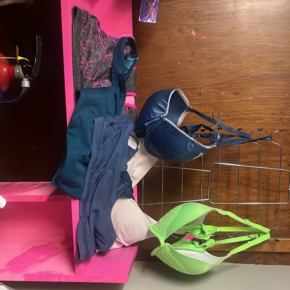 6 bra bundle 36DD push-up bras & XL sports bras $6.99 shipping